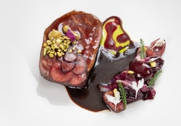 FILET DE BŒUF, CERISE, PISTACHE & TRÉVISE 