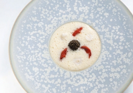  OURSIN ET CAVIAR OSCIÈTRE EN DÉLICATE ROYALE DE KOMBU FUMÉ