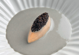 QUENELLES DE BROCHET AU CAVIAR D’AQUITAINE