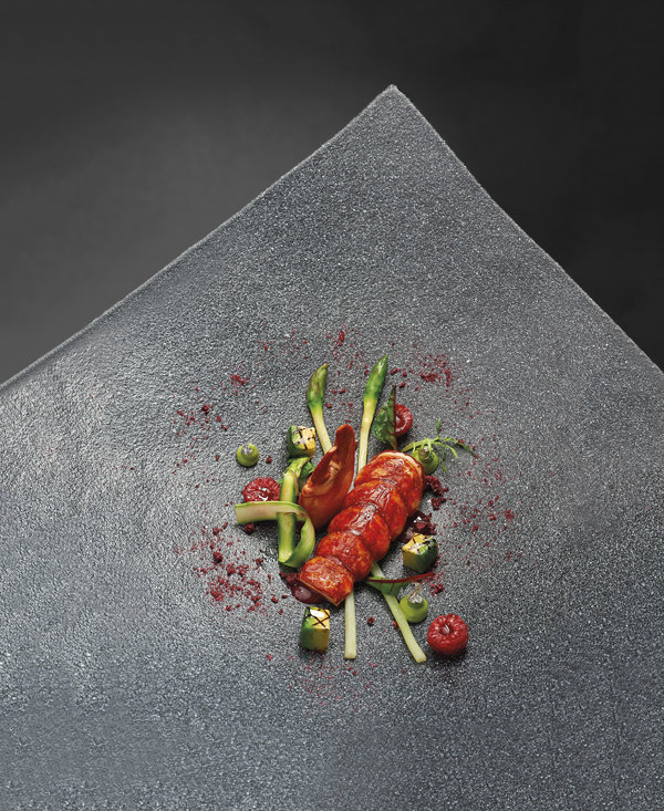 Homard bleu framboisé, guacamole, asperges de Roques-Hautes