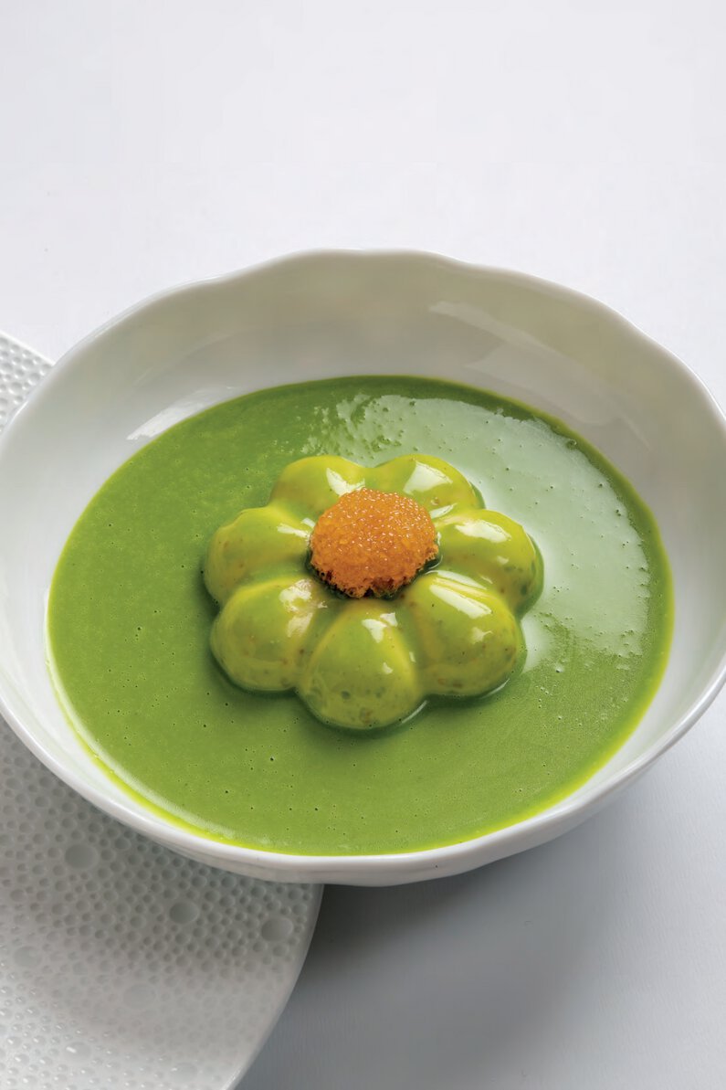Fleur de brochet et ses oeufs fumés, velours de cerfeuil sauvage