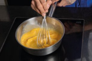 Oeuf de ferme « imparfait » mais riche en truffes, tastou et ris de veau