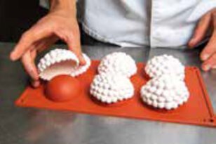 Pavlova fraise rhubarbe et piment d’espelette