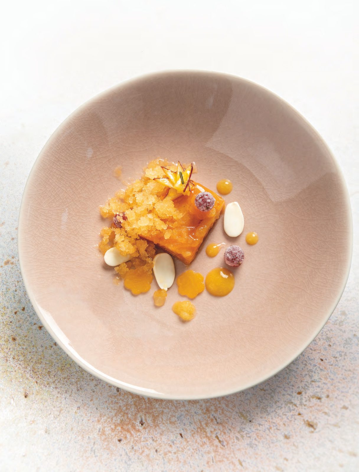 Pressé de pêche jaune au romarin, granité de rooibos glacé maison