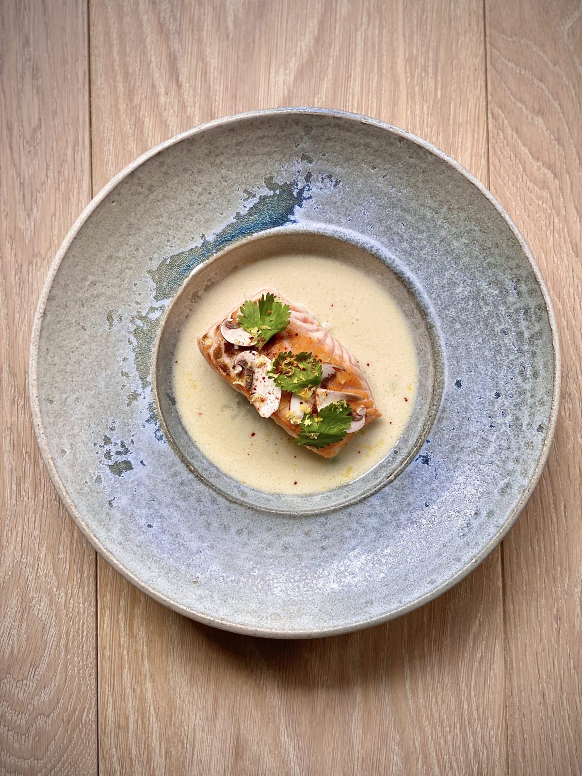 Saumon bouillon thaï, riz aux petits pois