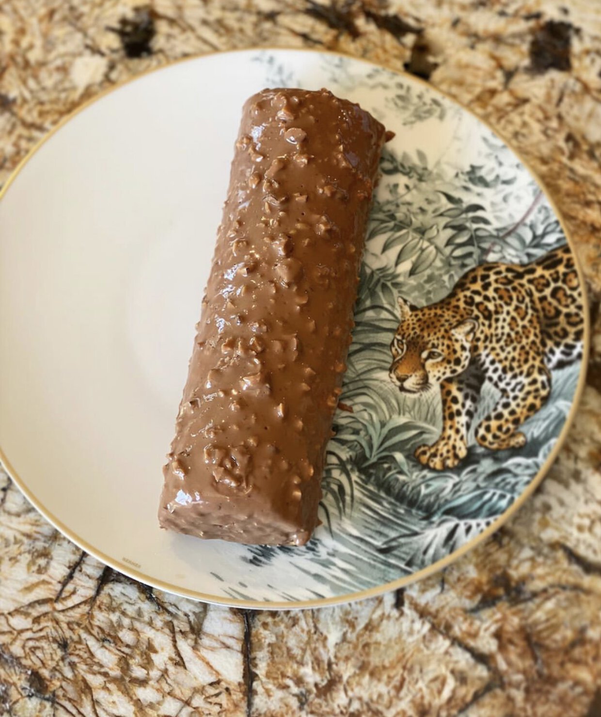 Biscuit roulé au chocolat à la noisette