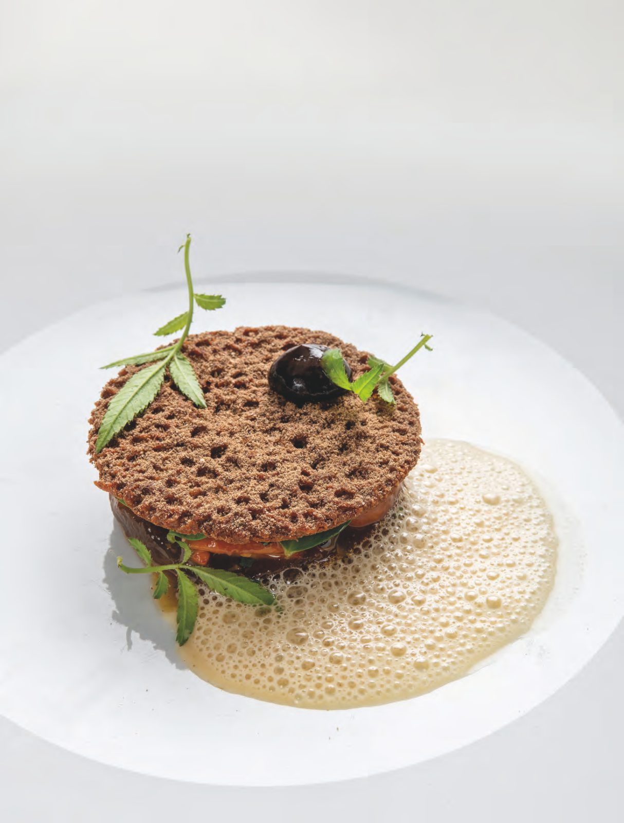 Parmentier d’oignons  nouveaux doux des cévennes,  girolles et amandes fraîches