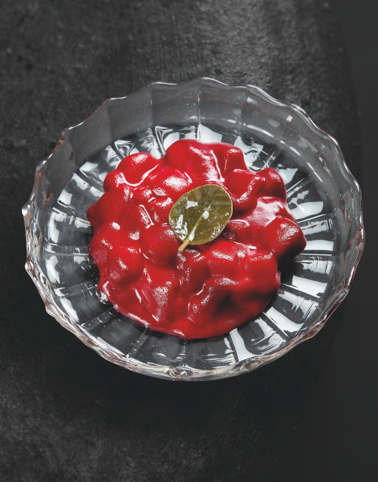 Fraises au couteau comme un tartare de boeuf