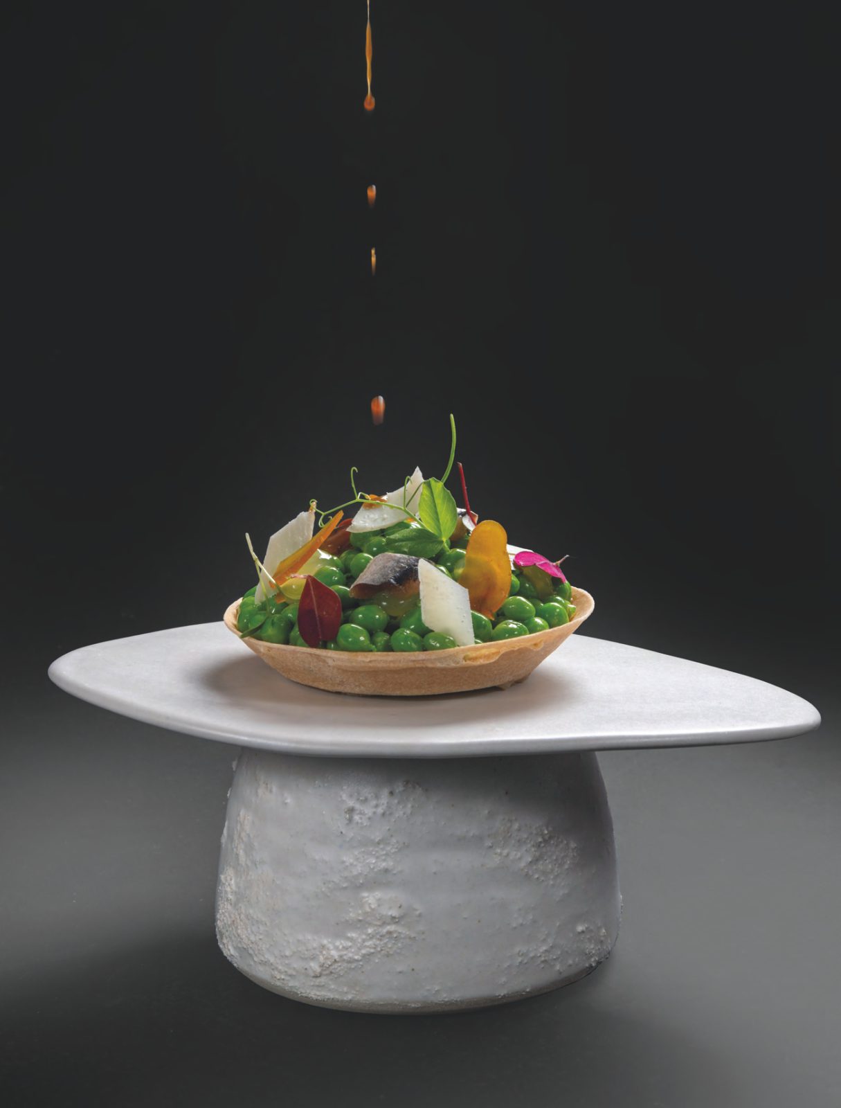 Pissaladière de petits pois du jardin, poutargue et anchois fumés