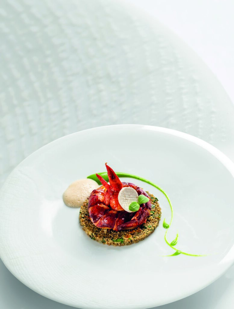 Homard glacé au jus réduit, quinoas torréfiés de la Ferme des mille épis, shiitakés et écume au beurre noisette