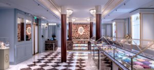 Réouverture de Ladurée sur les Champs-Élysées