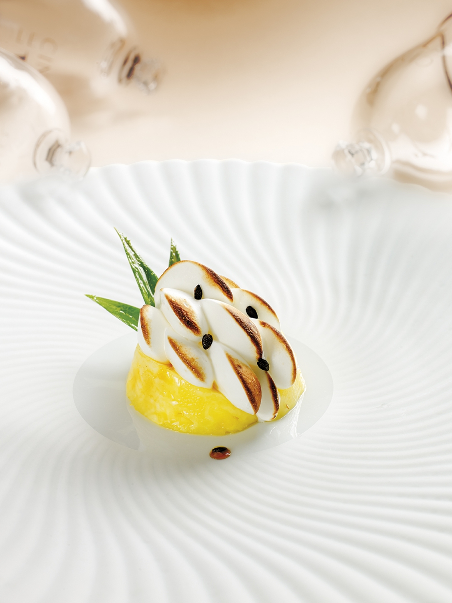 Ananas victoria épicé, soufflé aux fruits exotiques
