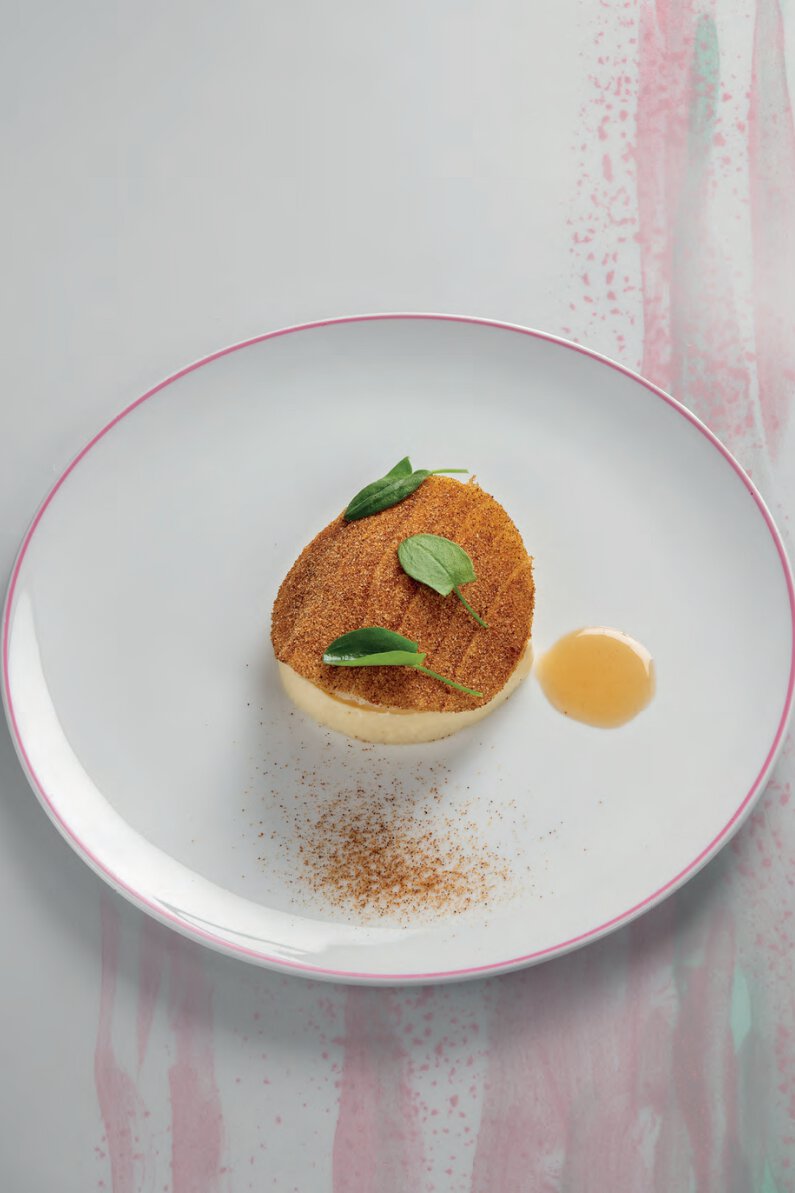 Asperge blanche au raifort, jaune d’oeuf croustillant au levain et vinaigrette celtique