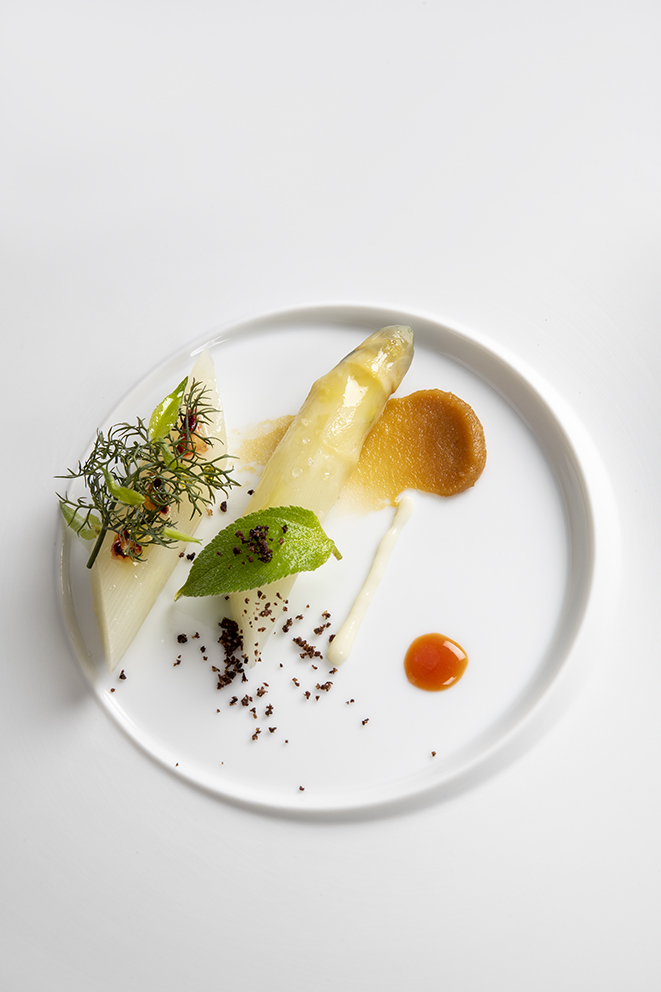 ASPERGES BLANCHES  Blanc de citron confit, olives noires