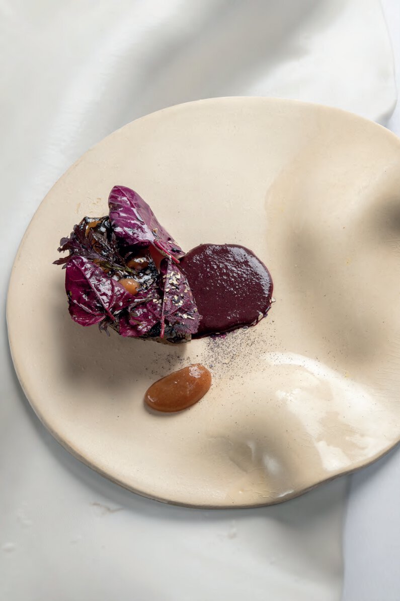 Aubergine bella rosa condiment arroche / umeboshi / shiso pourpre / jus de volaille au poivre long