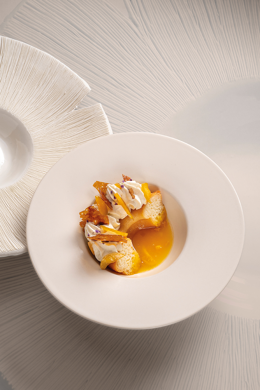 Baba liqueur d’anis, reine-claude, chantilly réglisse