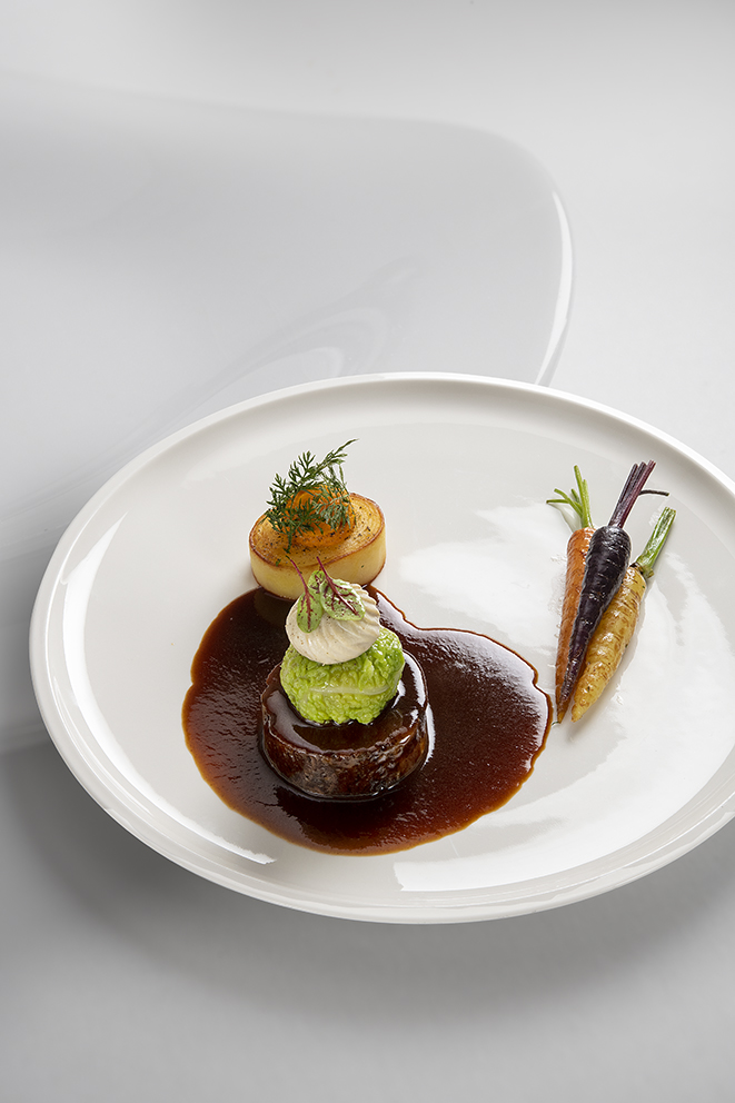 Joue de bœuf braisée, chou vert, pomme de terre, carottes