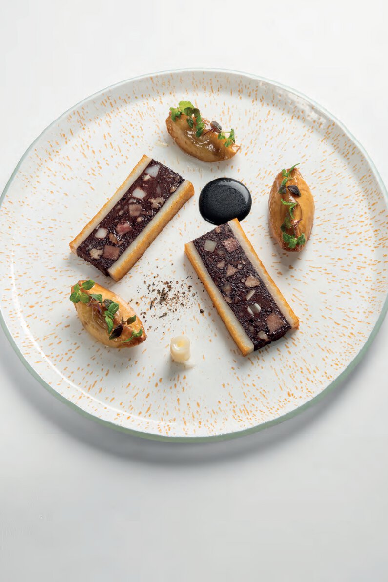 Boudin noir, seiche, pomme, shiso