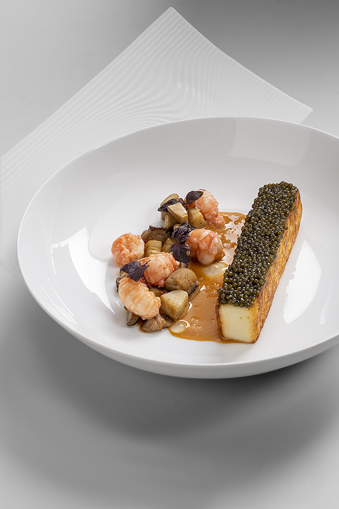 Pain de brochet aux écrevisses et caviar, sauce nantua