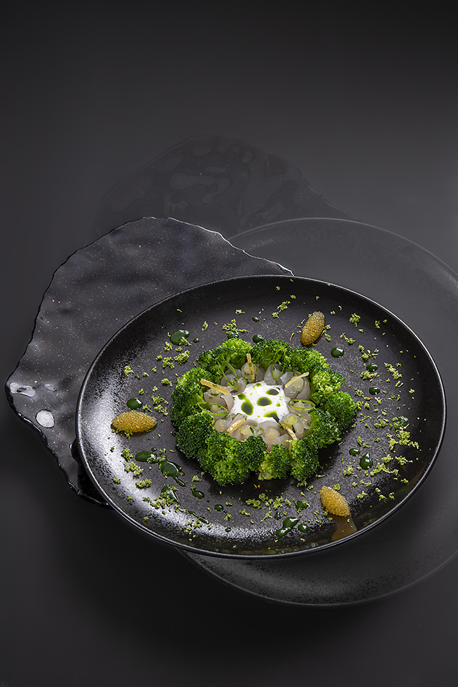 Féra du léman cuite au sel, brocolis, lait caillé raifort, vinaigrette d’égopode