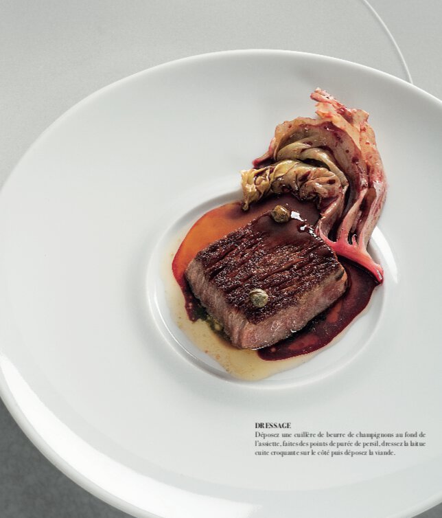 Feuille à feuille de bœuf wagyu grade 5 aux gros paris, laitue fondue aux tanins de betteraves