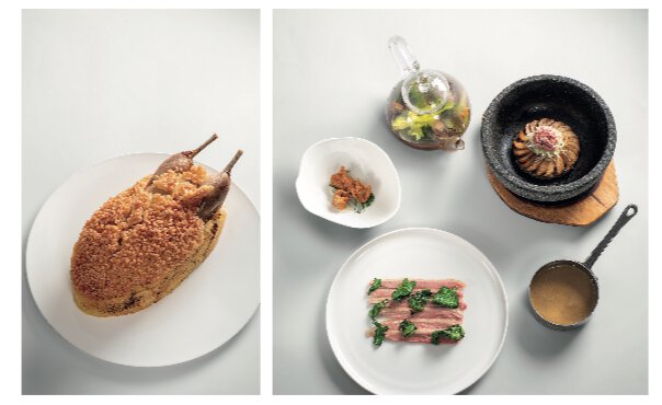 Caneton rôti en croûte de sucre, bouillon de palourdes au pain cuisiné, aiguillettes au jus d’olive et roquette sauvage, « bibimbap »