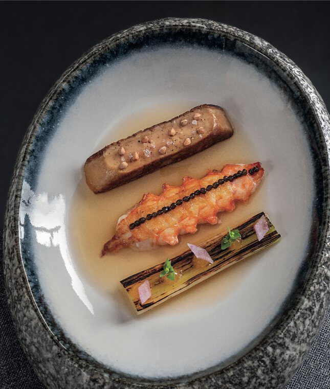 Langoustine et foie gras de canard, consommé de carapaces et caviar osciètre