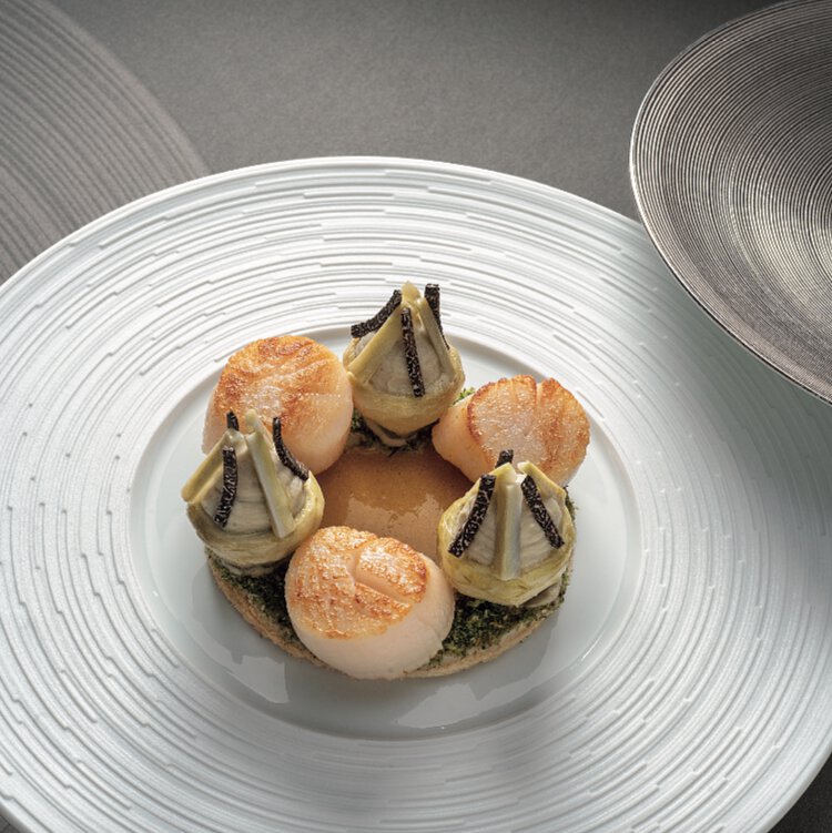 Noix de coquille saint-jacques, artichauts poivrade et compotée d’artichauts, beurre blanc orange et vanille