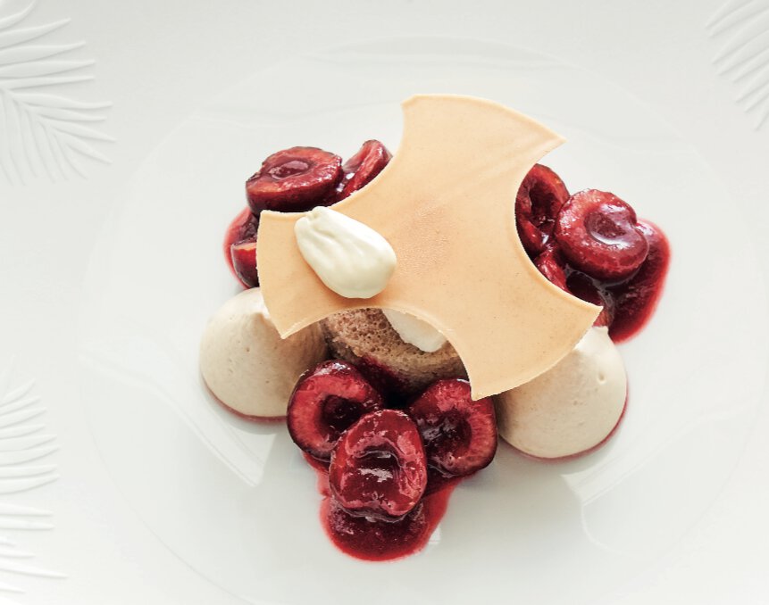 Cerises noires ivres de liqueur, douceur d’amande et amaretto