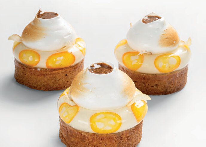 Tarte aux agrumes, noisettes  et noix de pécan, kumquats confits