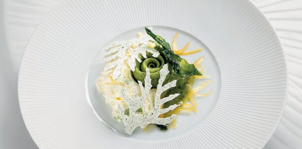 Laitue de mer en cristalline, sorbet et meringue, mousse de fromage blanc des ardennes, citron bio de menton et huile d’olive