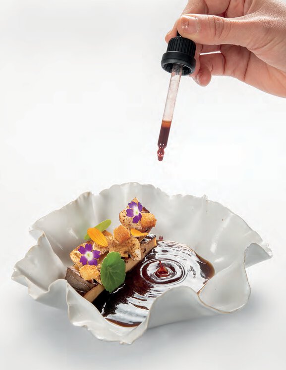 Champignons eryngii, foie gras poêlé et bouillon iodé