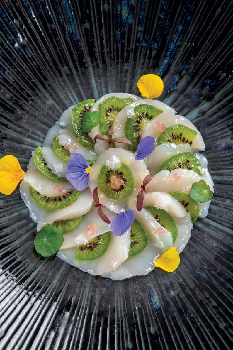 Carpaccio de noix de saint-jacques, mini kiwi, citron meyer de thierry dupouy