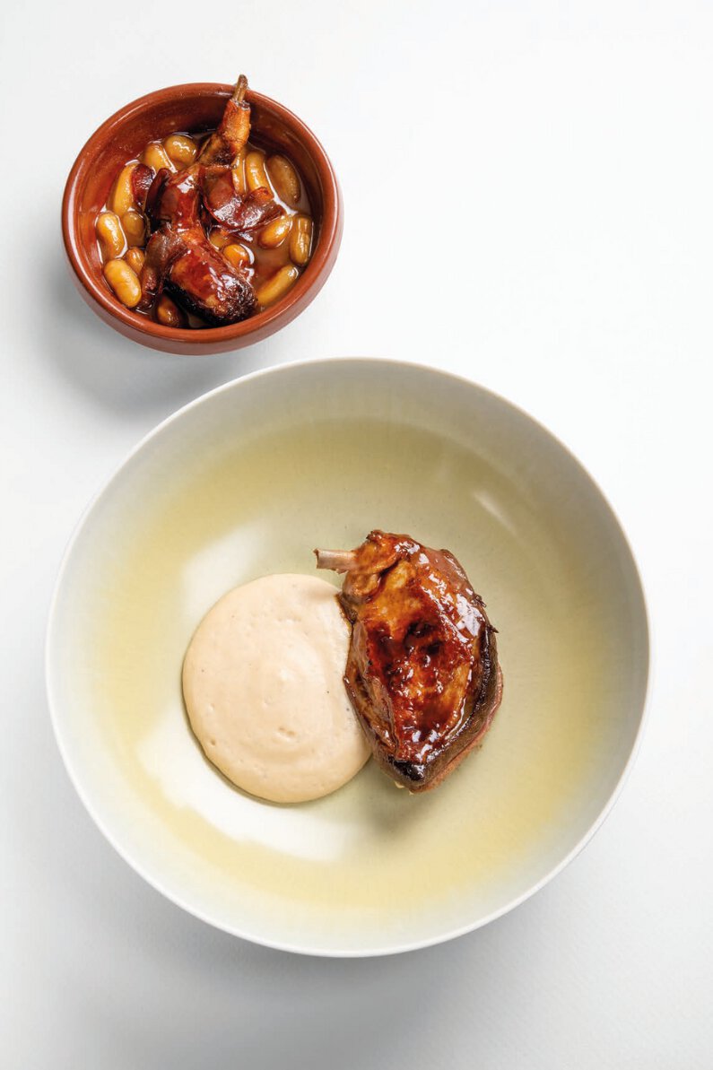 Cassoulet… pigeonneau, haricot de castelnaudary et ventrèche de thon séché