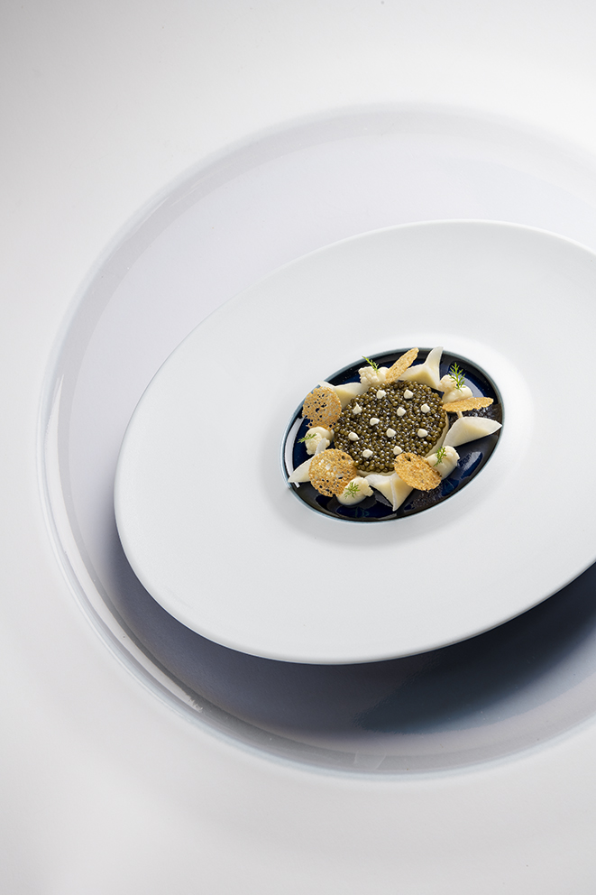 Caviar osciètre, chou-fleur et ravioles de radis noir
