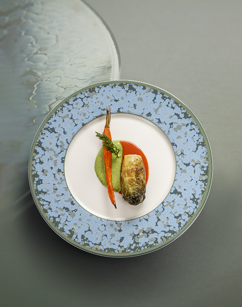 Sucrine et carottes à l’eau de mer, crème de fanes de carottes