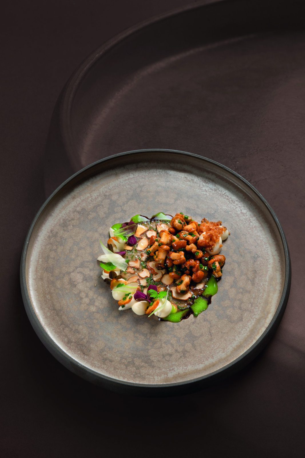 Cueillette de girolles comme les aimait ma mère, amandes et vinaigrette de céleri