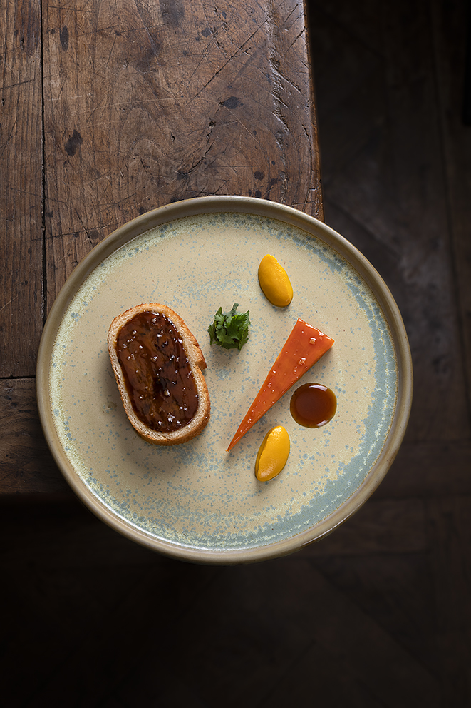 Épaule et gigot d’agneau confits en croûte de pain