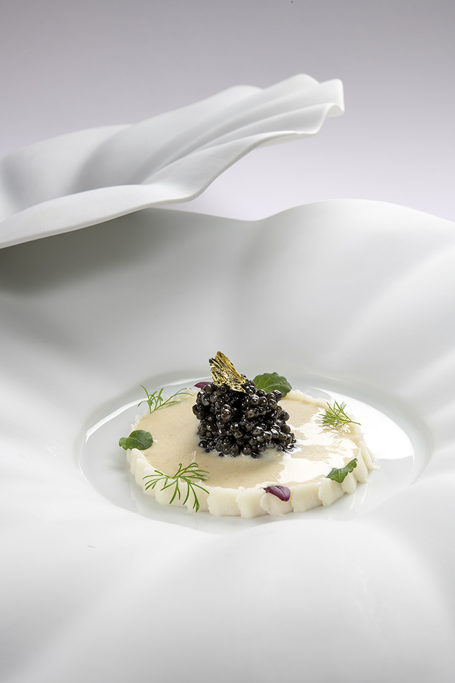 Mosaïque d’esturgeon, crémeux de pommes de terre au beurre noisette, caviar