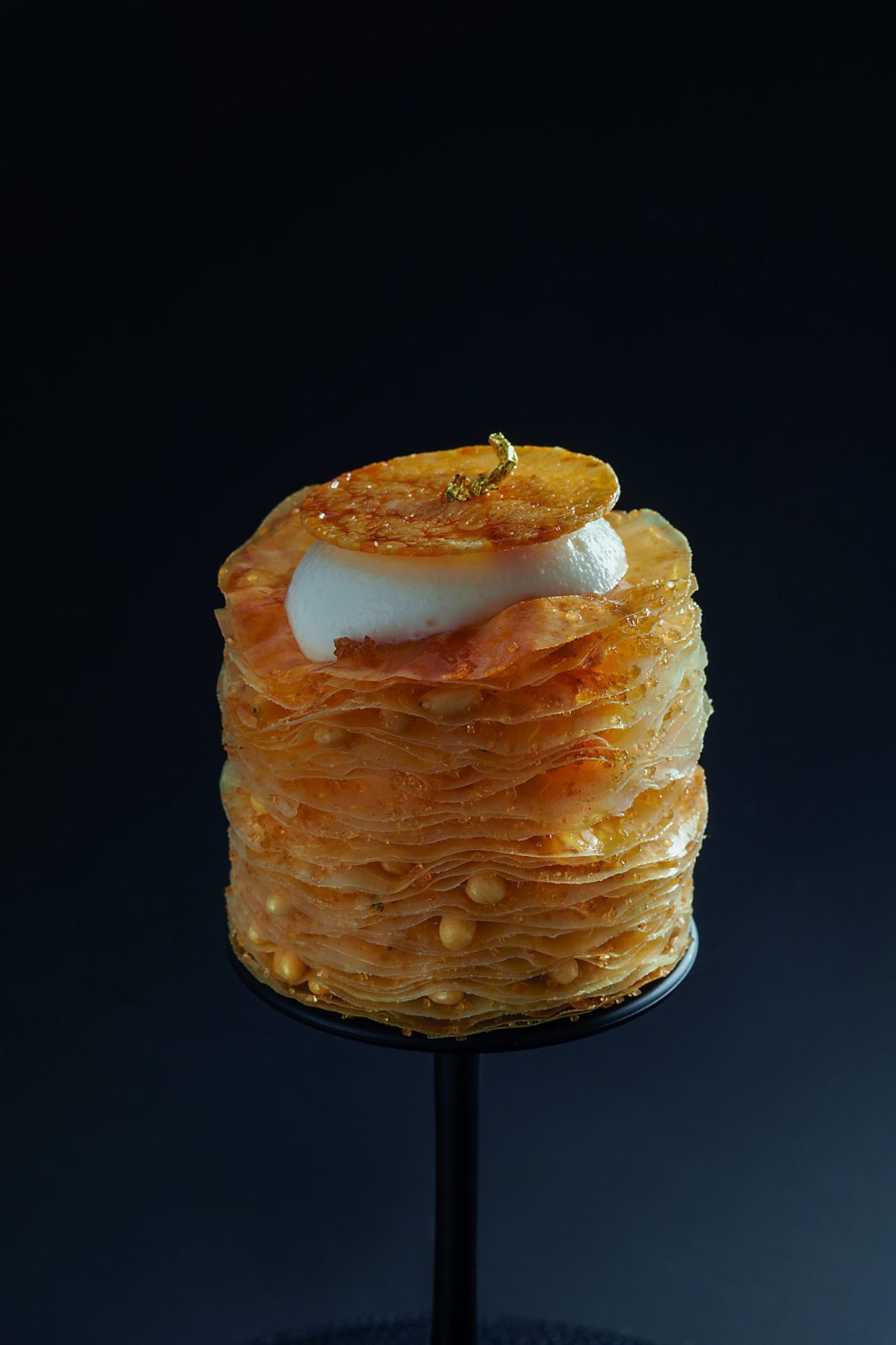 Tarte feuilletée aux pignons de pin, parfumée à la fleur d&rsquo;oranger