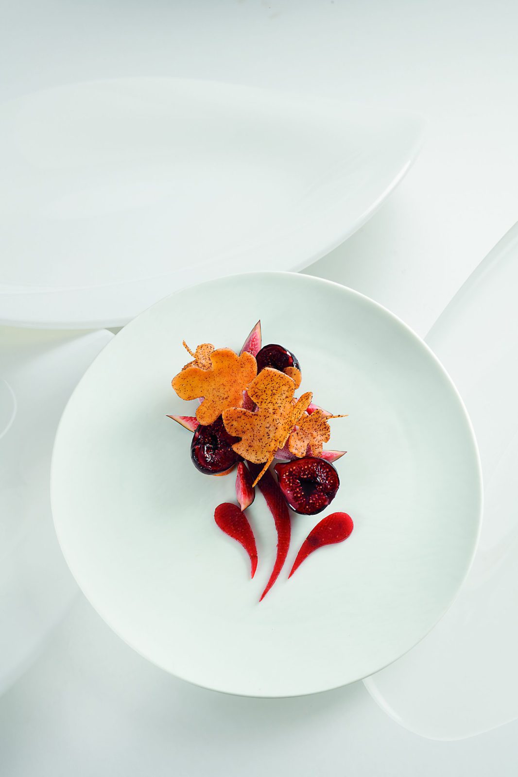 Figues de solliès pochées au vin rouge, sablé aux amandes