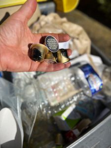 Les capsules de café en aluminium se jettent dans la poubelle jaune