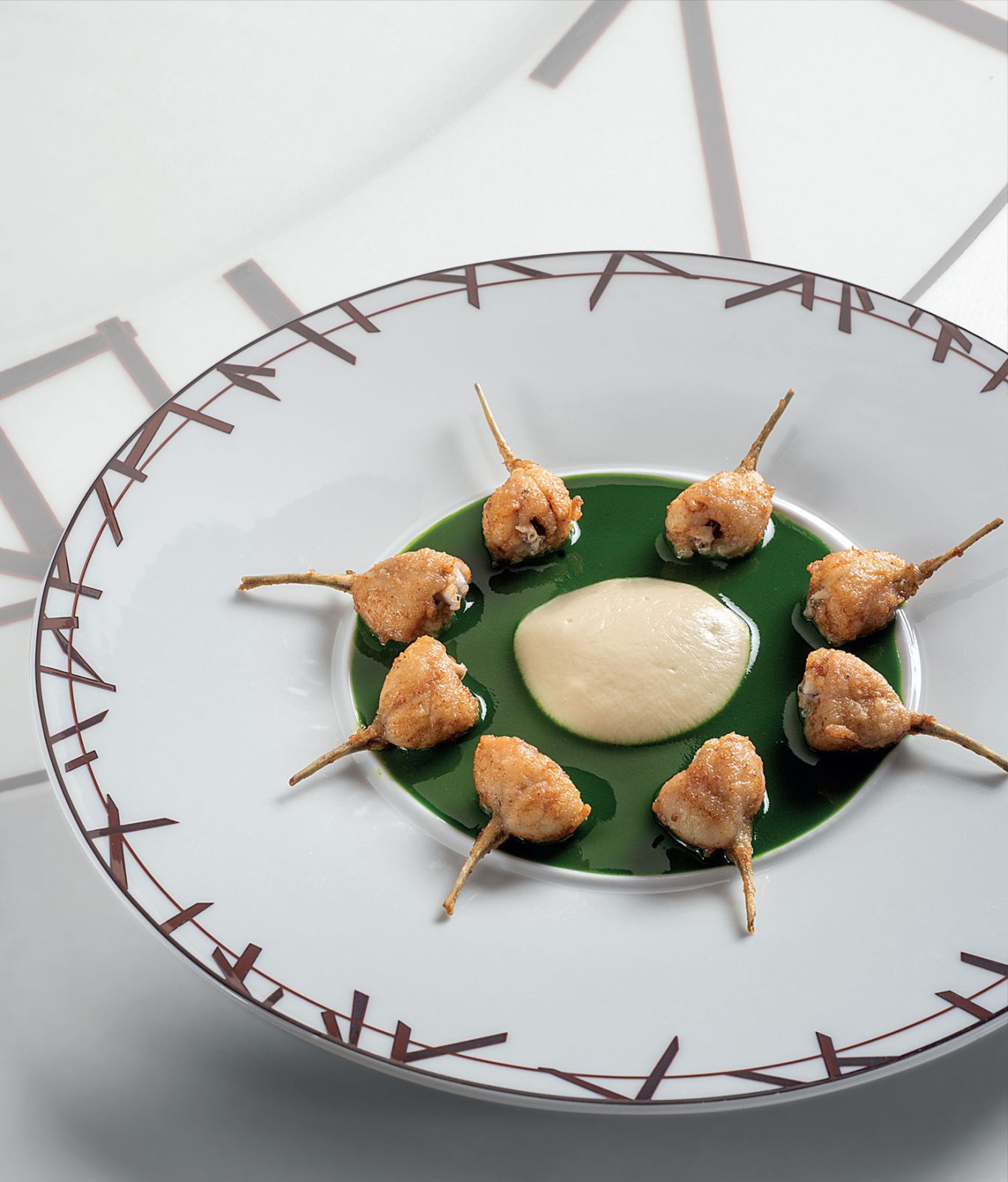 Jambonnettes de Grenouilles à la purée d&rsquo;ail et au jus de persil