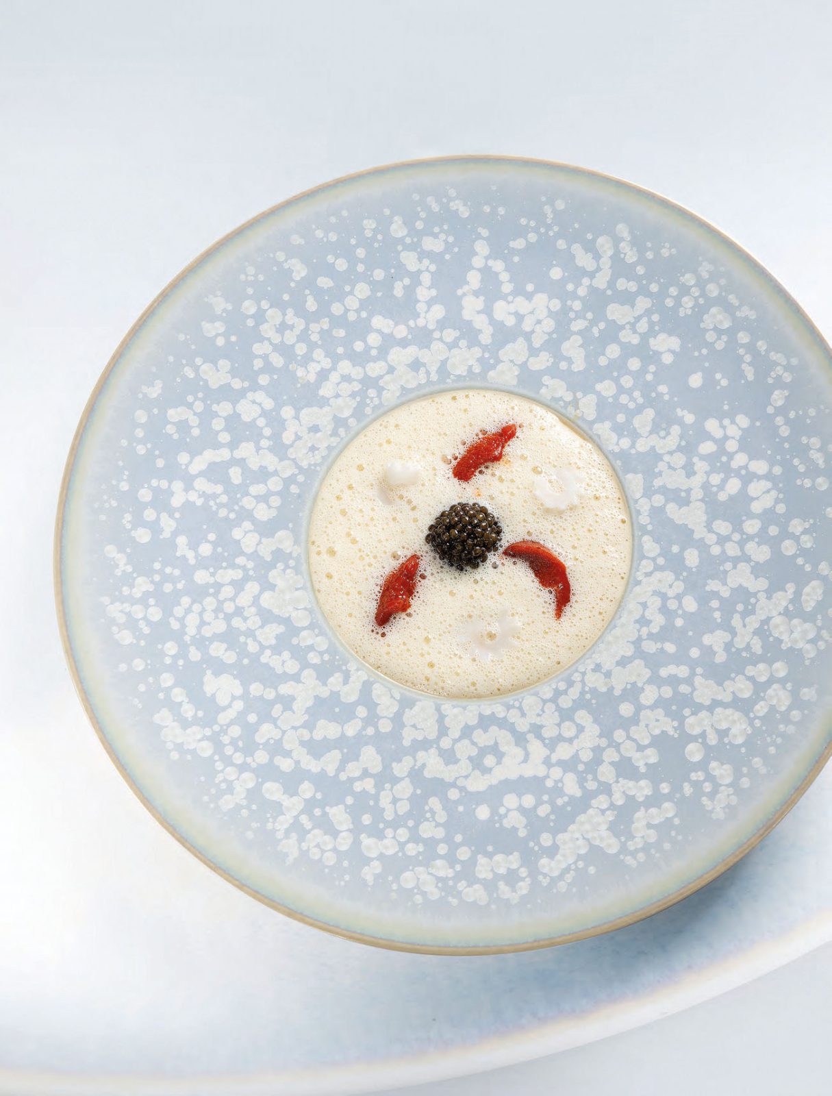 Oursin et caviar osciètre en délicate royale de kombu fumé