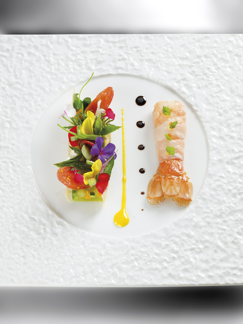 Langoustine cuite à la nage d’une soupe au pistou en habit de lard de Colonnata