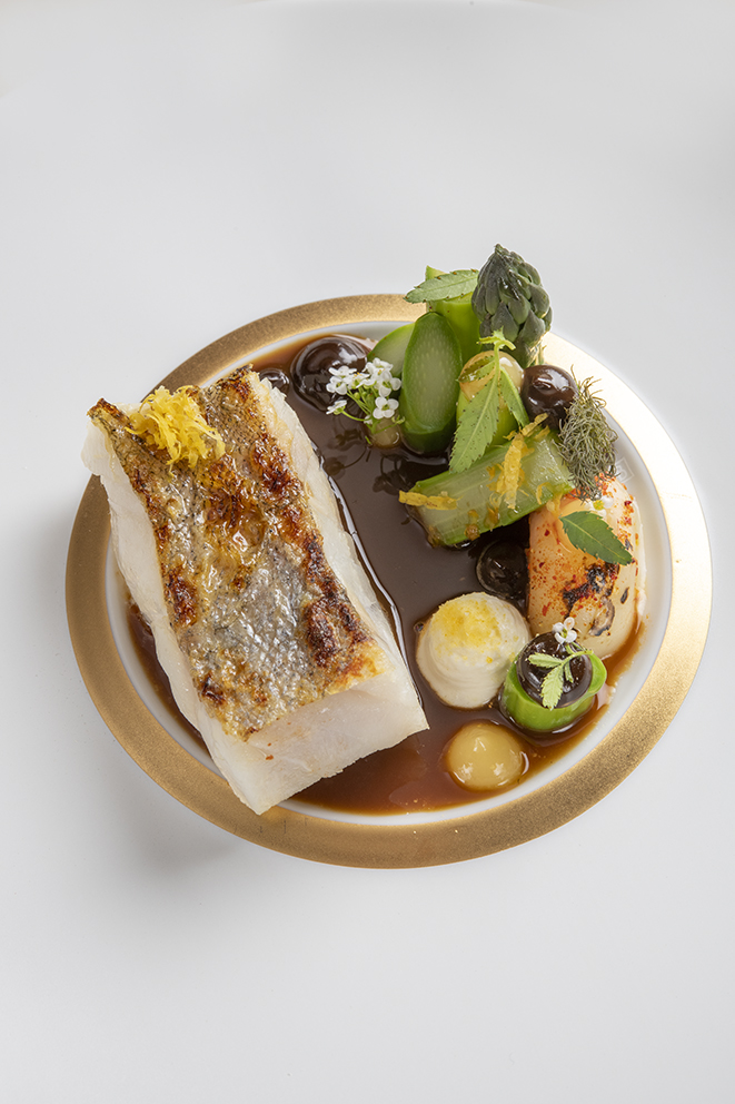 Lieu jaune, asperge, navet, ail noir