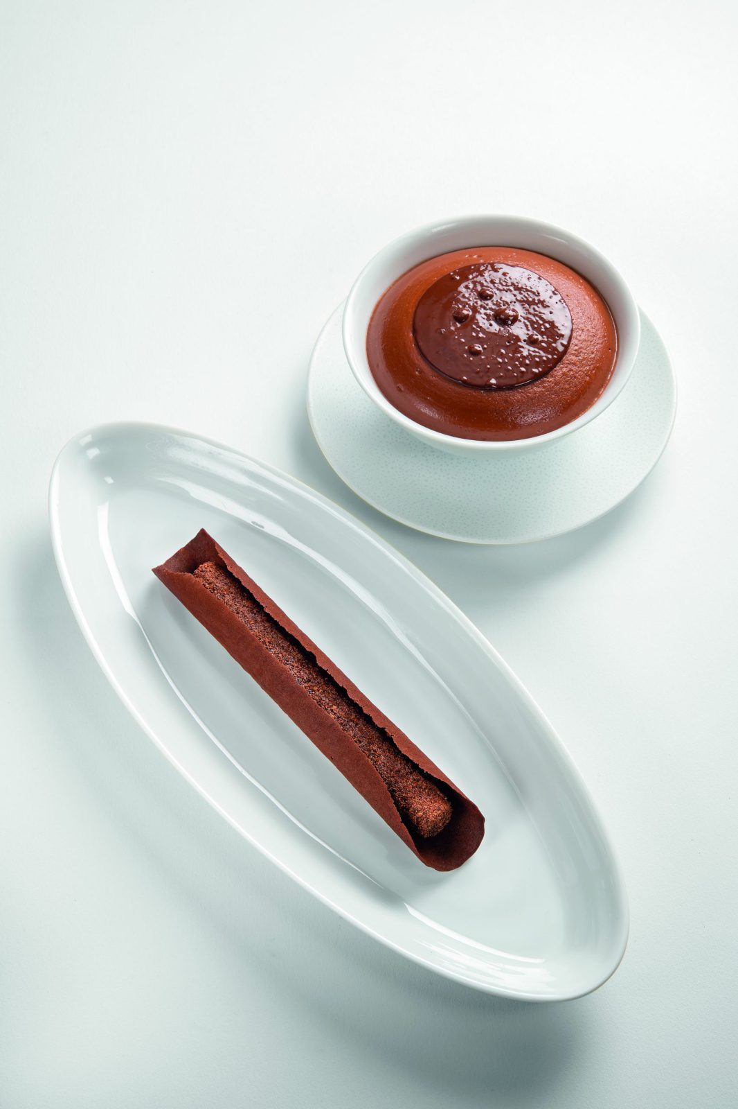 Le chocolat, soufflé chaud, glace au mucilage de cacao, gavotte croustillante