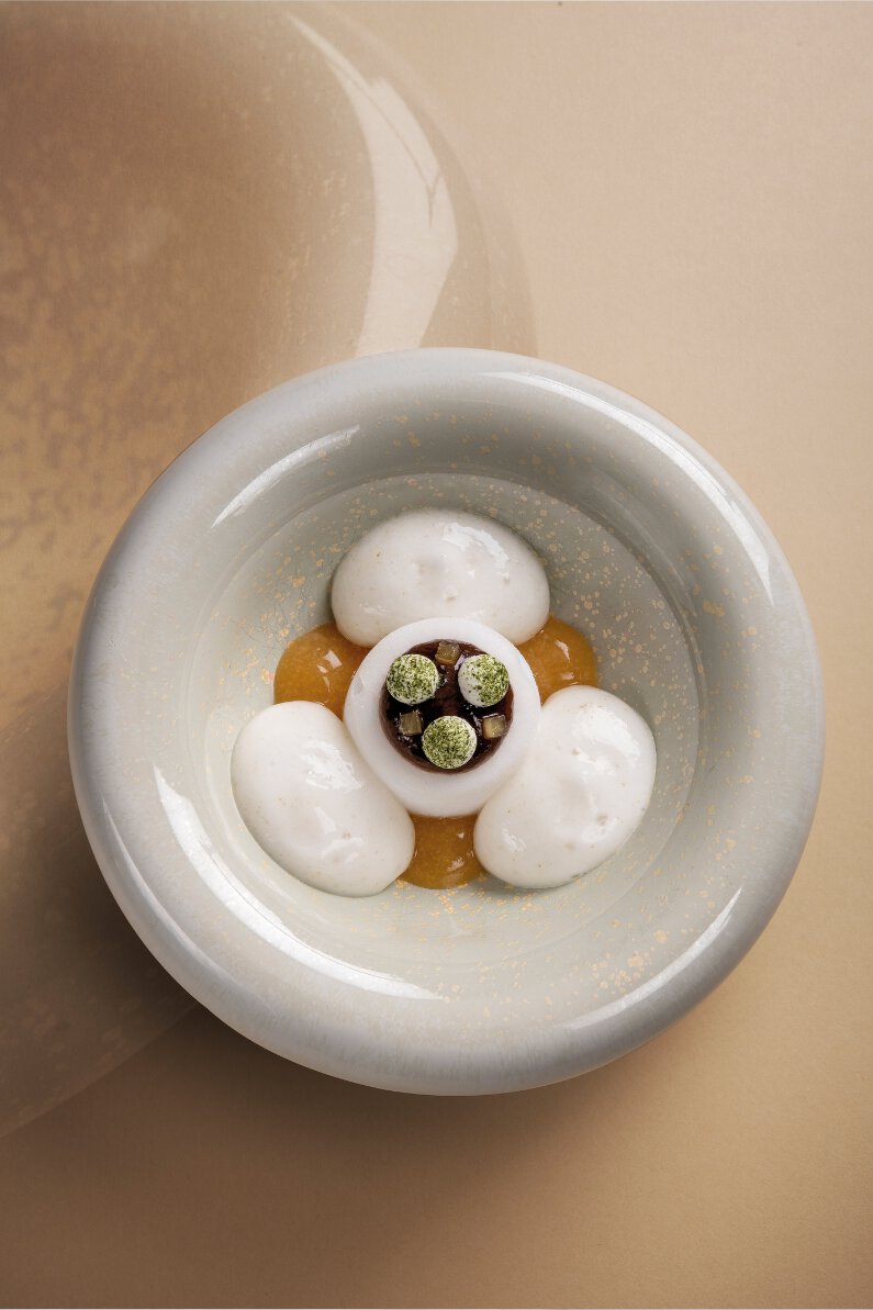 Nuage glacé au verjus, laitue de mer et vinaigrette de raisins