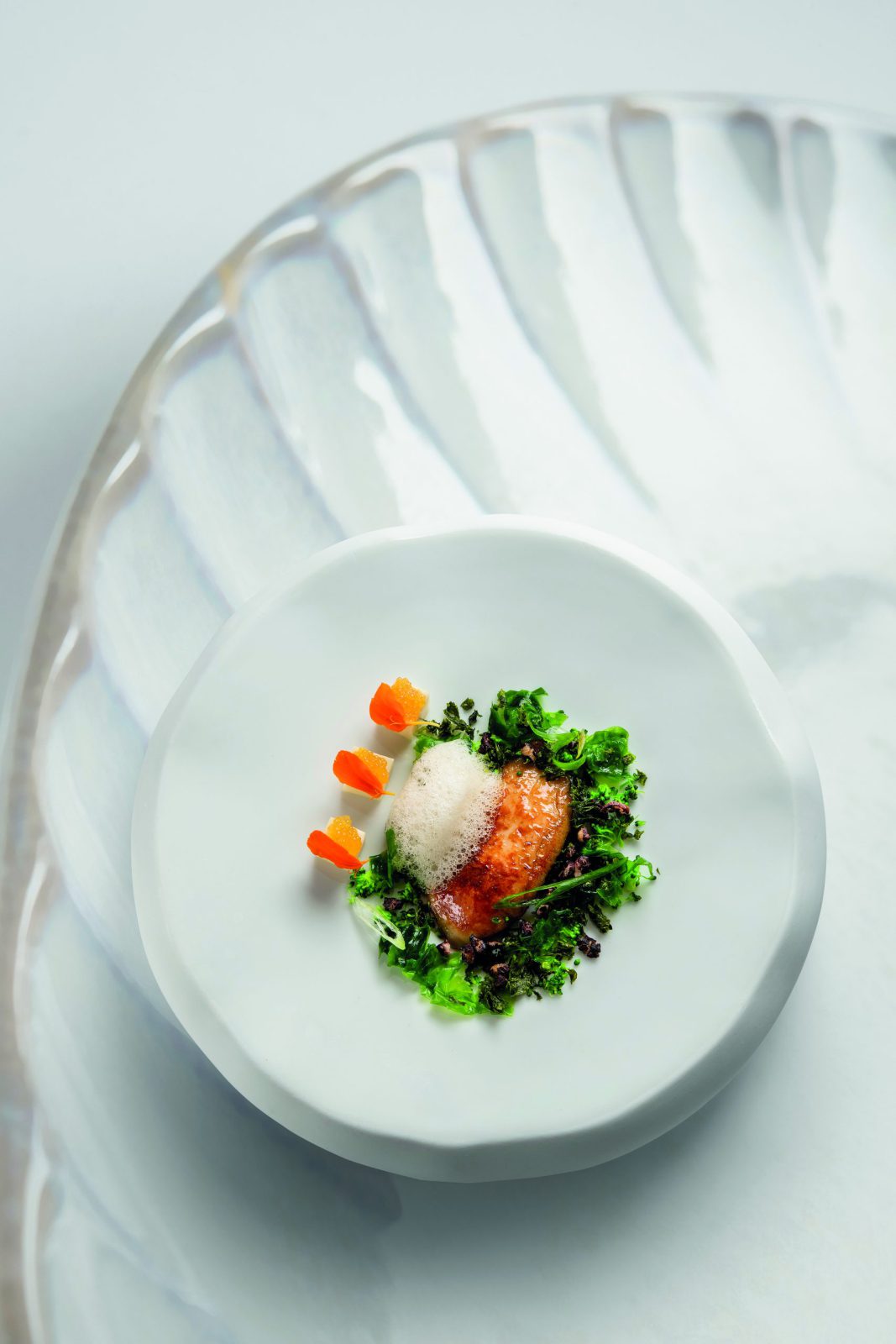 Ormeaux de pleine mer marinés dans un mirin hors d’âge, flan marin aux algues et brocolis, matelote aux œufs de brochet fumés