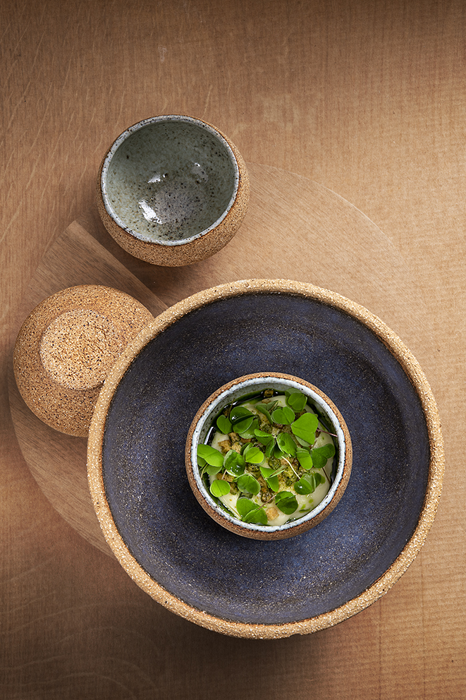 Mousseux de pommes de terre, croûtons, sel fumé, oxalis